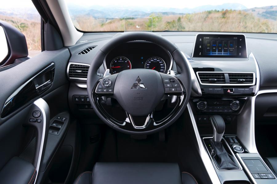 Панель приборов Mitsubishi Eclipse Cross 2017 года  (WW) (фото 47 из 73)